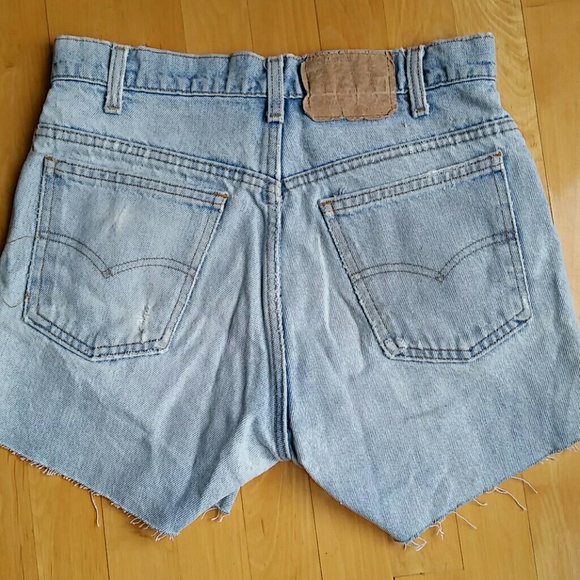 Levis Vintage distressed shorts. - Picture 4 of 7
